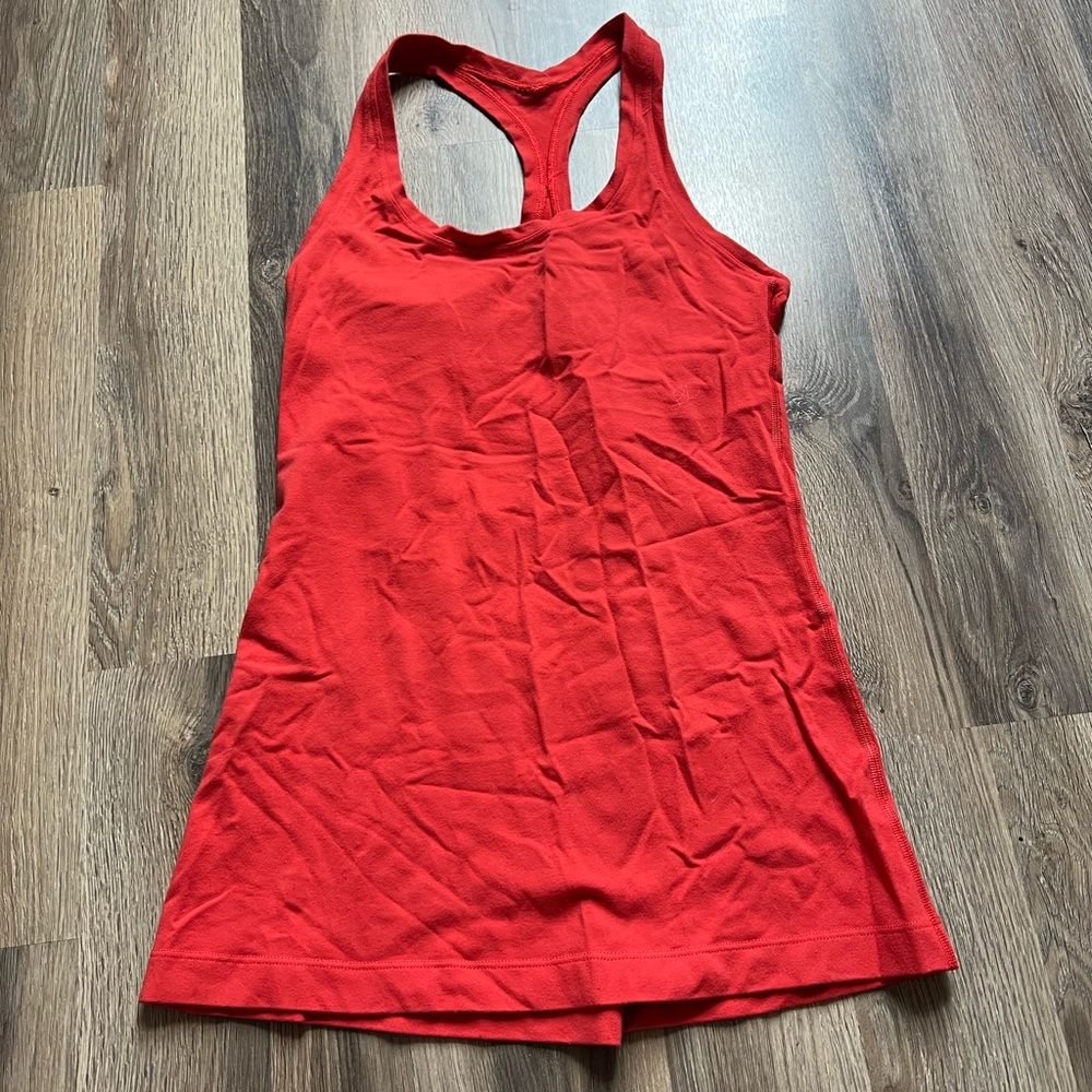 red lululemon tank top